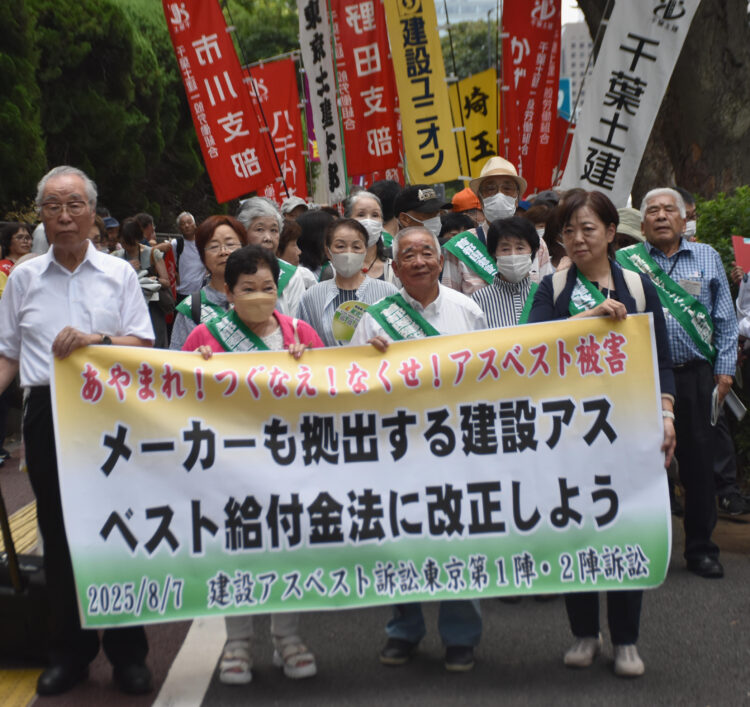 入廷行進の様子